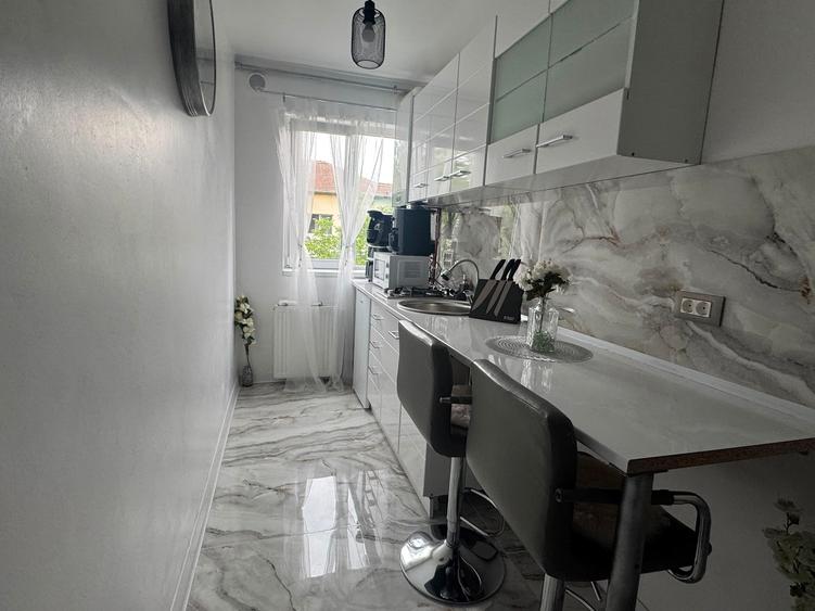 Apartament cu 3 camere, 60 mp utili, complet mobilat și utilat – Judetean