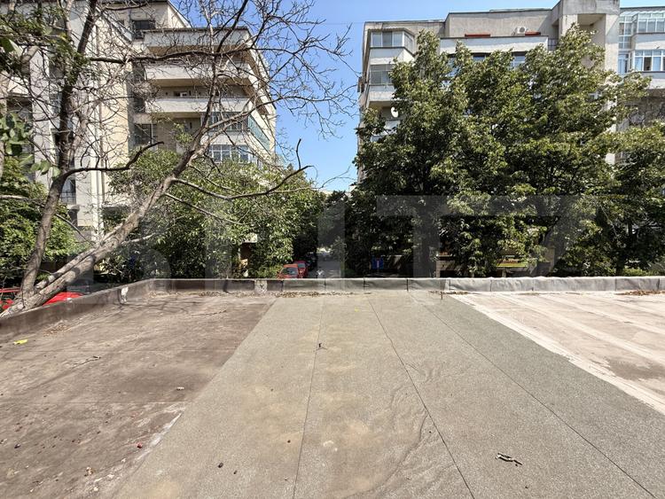 Garaj cu acoperiș circulabil, 17 mp, zona Calea București