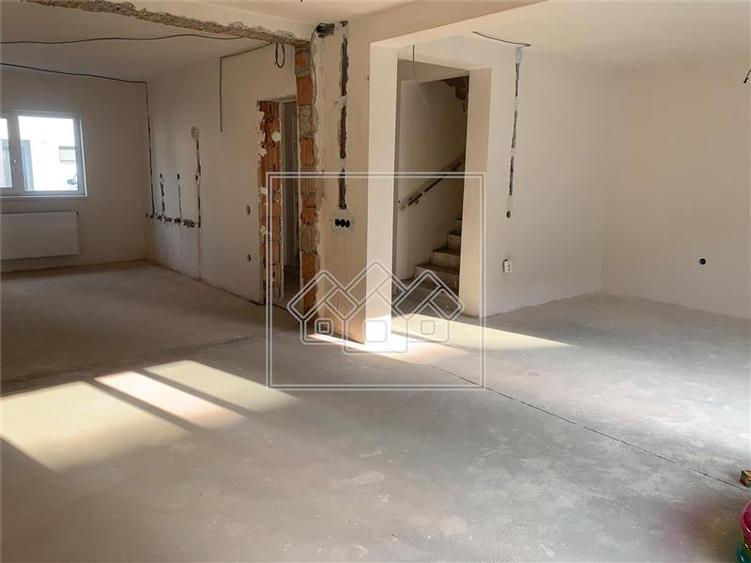 Duplex de vanzare in Selimbar, 3 dormitoare, curte si parcare