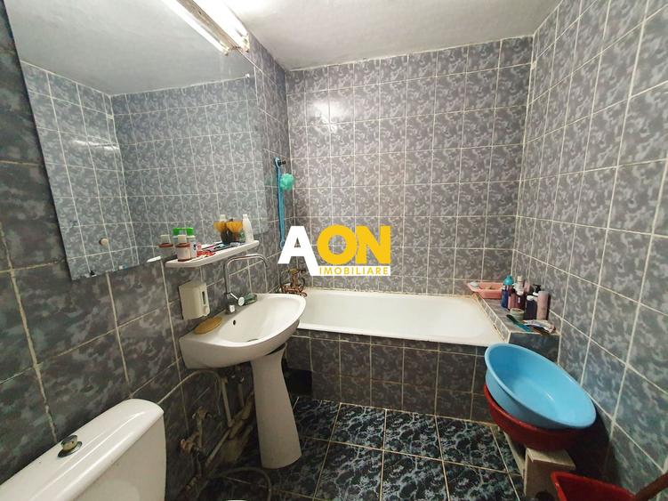 Apartament 3 camere, decomandat, 2 bai, zona Kaufland