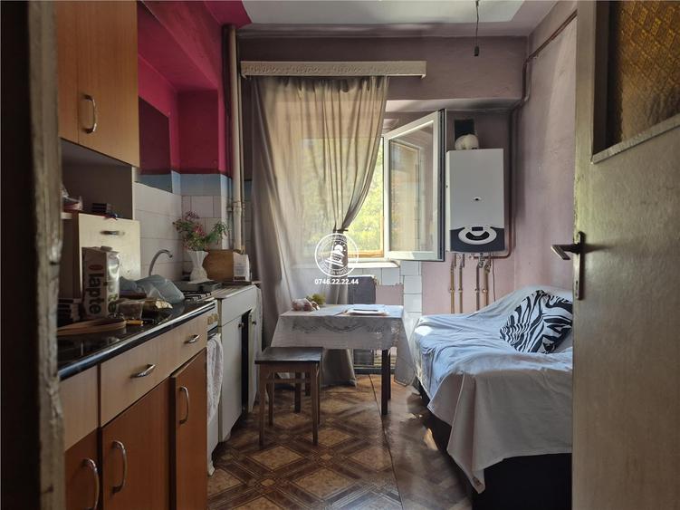 Apartamenr cu 3 camere decomandat de vanzare zona PACURARI - IASI