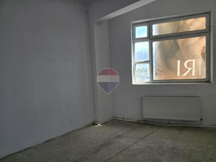 Spațiu comercial de 1,330.5mp de vânzare