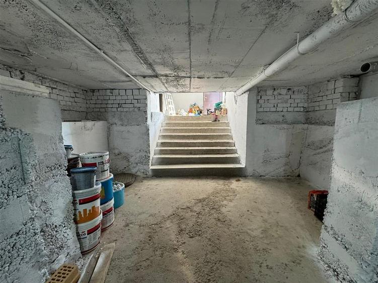 Cladire cu 3 apartamente in suprafata totala construita de 500 mp