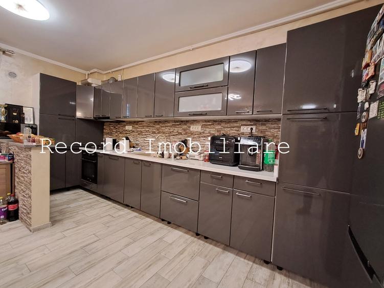 Apartament 4 camere sup.utila 92,46 mp,garaj subteran COLUMNA VIVO