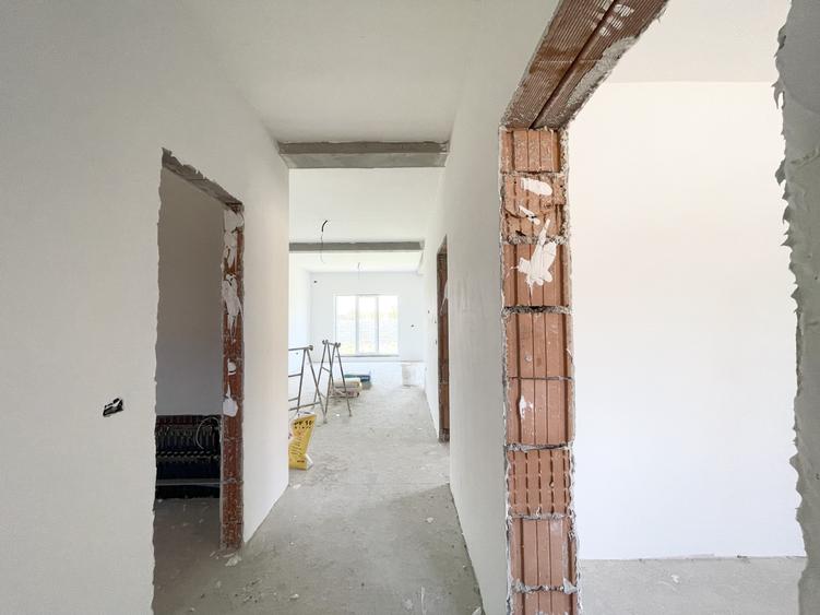 Duplex cu 3 camere -  central Mosnita Veche