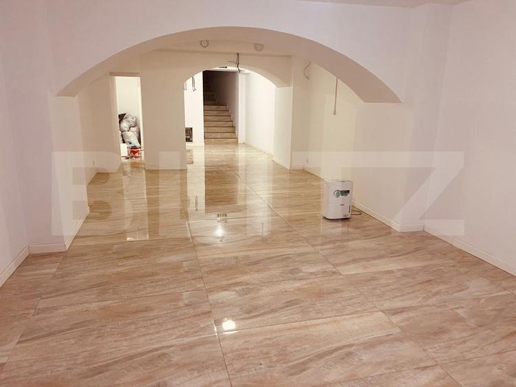 Spatiu comercial, 240 mp, zona Centrala
