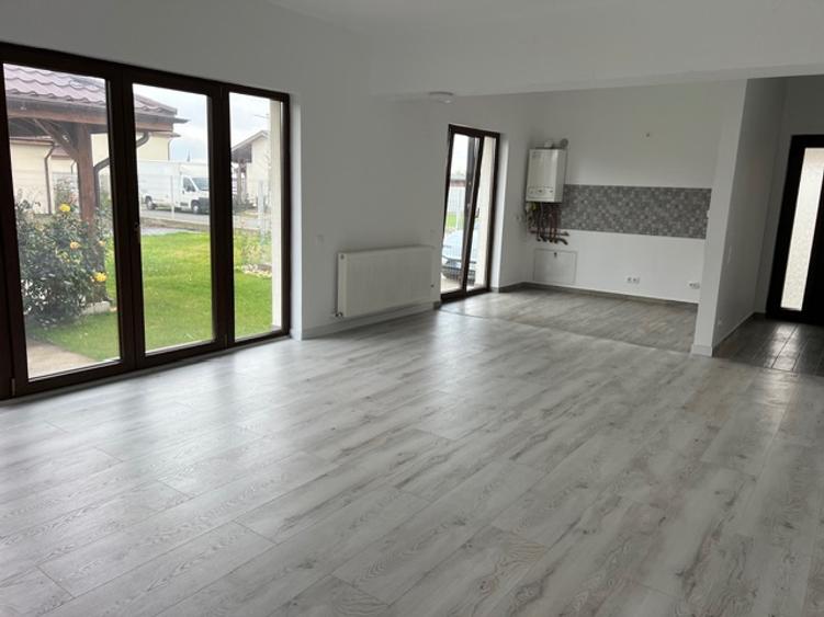 Casa Individuala de inchiriat, 3 cam, 2 bai mobilate, 2 parcari