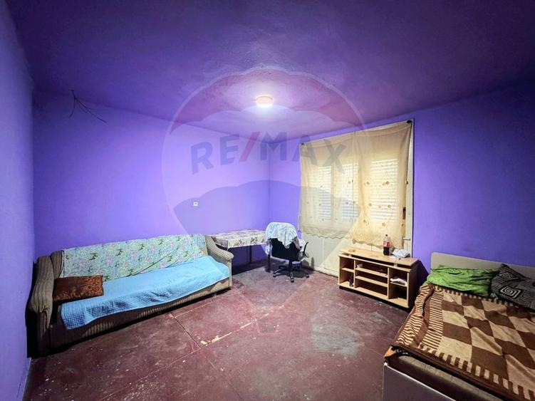 Casă cu teren generos de 750mp intr-o zona excelenta din Chisineu Cris