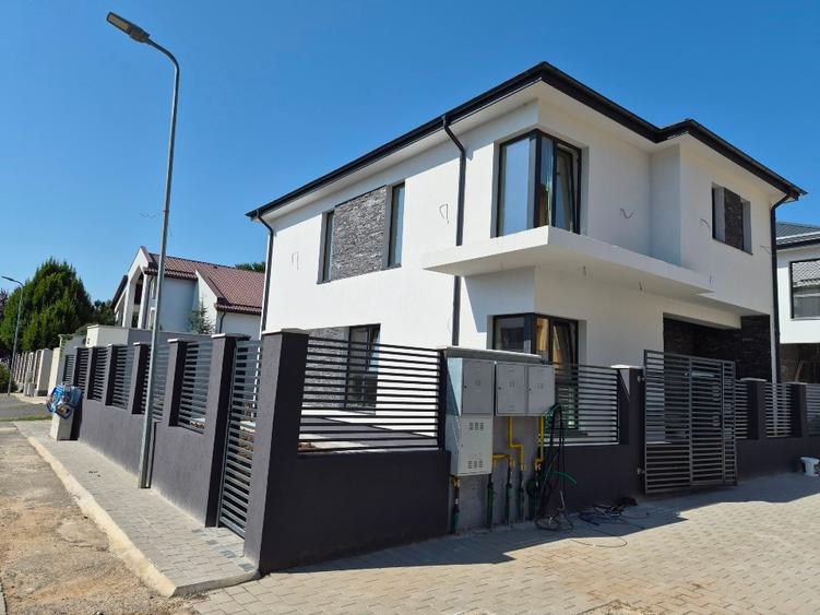 Vila lux, str Pădurii-Lebada, 5 camere, 3 bai, curent 380 kw, COMISION 0padurii