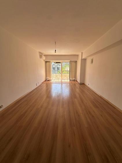 Apartament cu 4 camere, decomandat, stradal, B-dul Decebal, 111.7 mp - 2