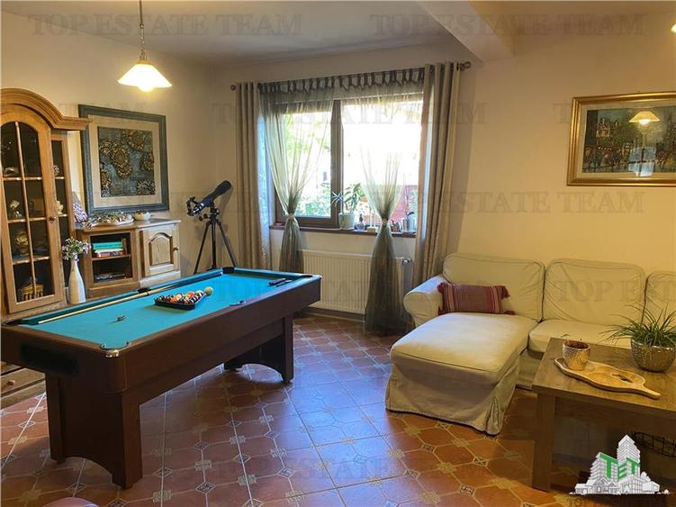 Vila spatioasa cu 3 apartamente in Fundeni Dobroiesti