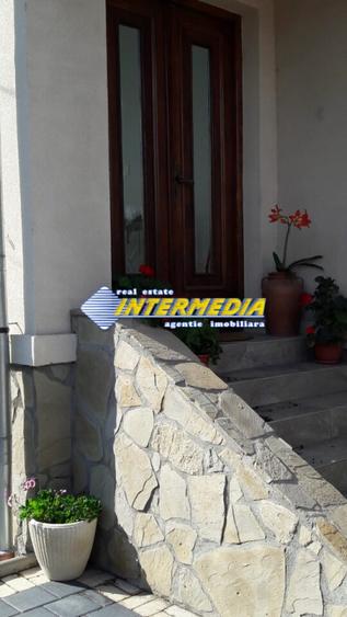 Casa de vanzare renovata complet in Alba Iulia zona Centru 1200 mp Teren
