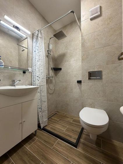 Apartament 3 camere, 2 bai, balcon, etaj intermediar, parcare