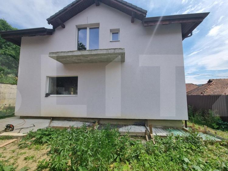 Casa individuala 151mp, 5 camere, curent trifazic teren 580mp in Chinteni