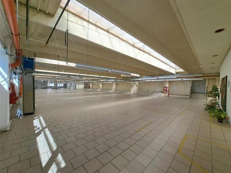 Spatiu industrial, Birouri, 3290 mp utili, situat in cartierul Iris!