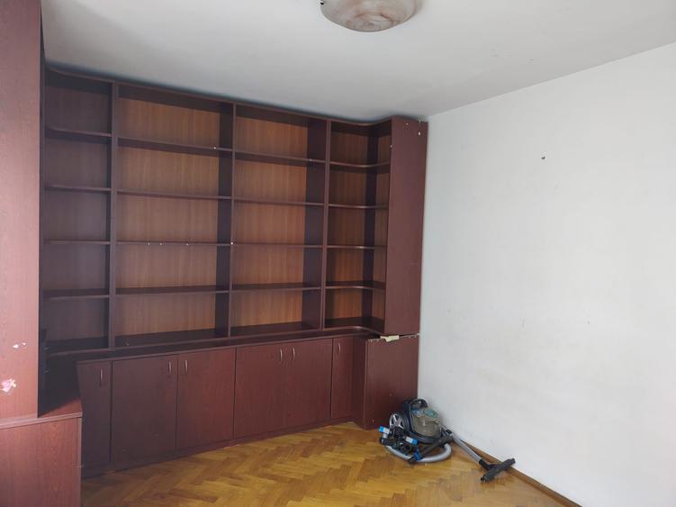 Apartament 3 camere semimobilat Metrou Parc Bazilescu