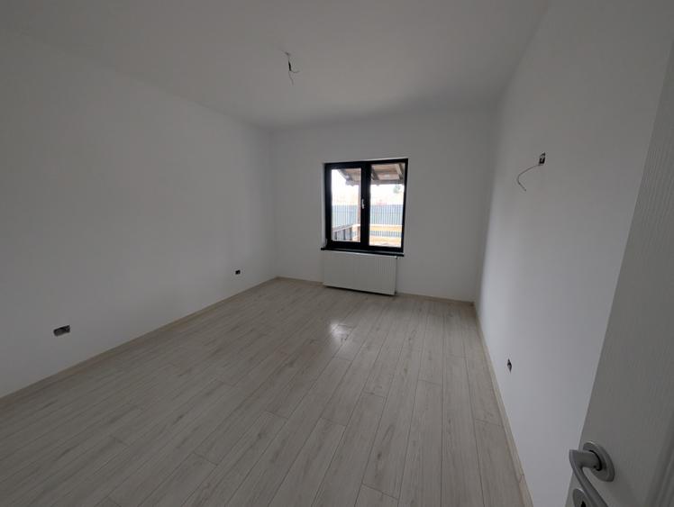 Casa Lilieci 3 dormitoare 2 băi, terasa + beci, canalizare