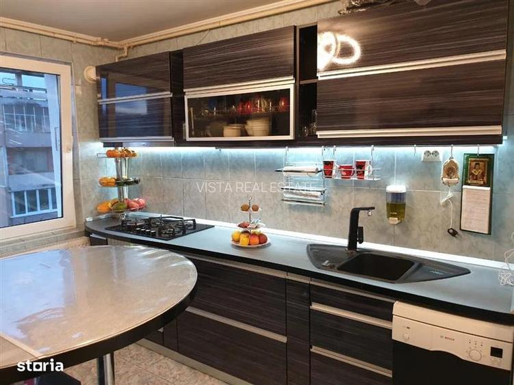 Apartament 4 camere, 2 bai, etaj 3/4, decomandat, cartier Tractorul. - 6