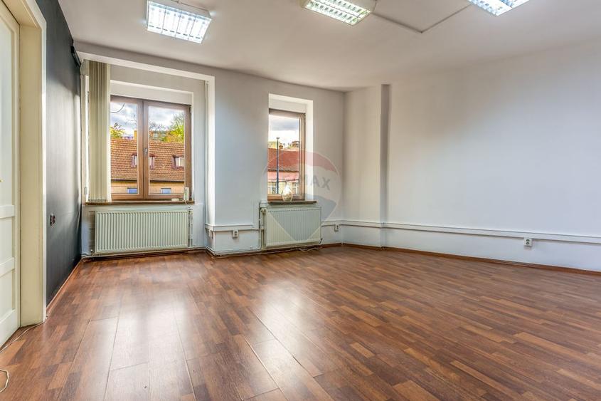 Spațiu de birouri de 84.4mp, Semicentral,Vad stradal,Trafic pietonal