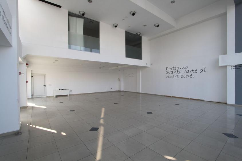 Showroom -150mp-zona de Nord