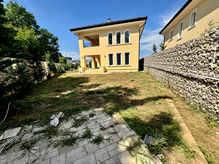 Tunari Central 5 camere  cu ieșire in  pădure