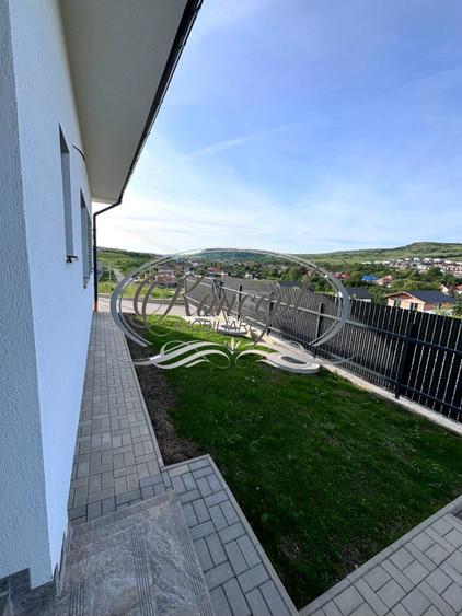 Casa eficienta energetic, noua, cu pod mansardabil generos