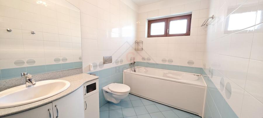 Casa spatioasa. Pretabil si pt. clinica, invatamant, camin varstnici.