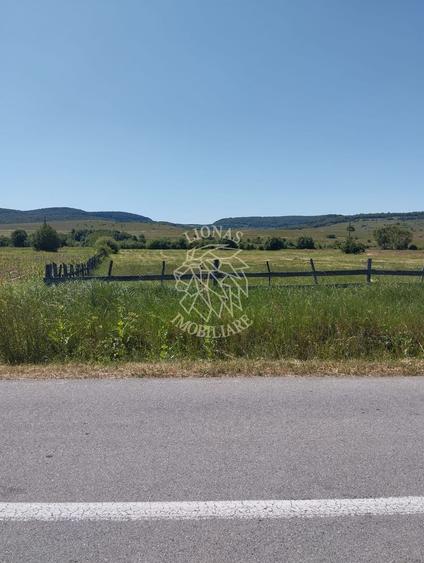 Teren 700 mp cu utilitati-panoramic-Livezile