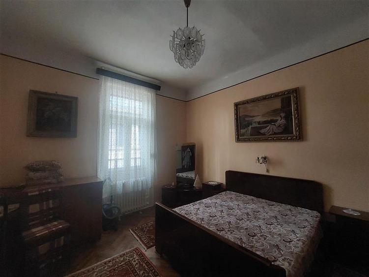 Apartament ultracentral cu curte privata