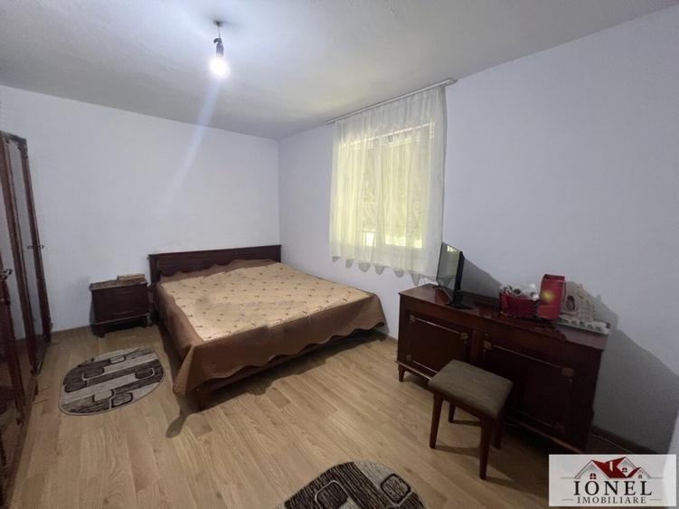 Vanzare casa in Ampoita -1300 mp teren
