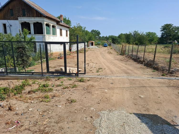 Teren Ultracentral Comuna Coșoveni – 2.290 mp | Utilități + Dotări Complete
