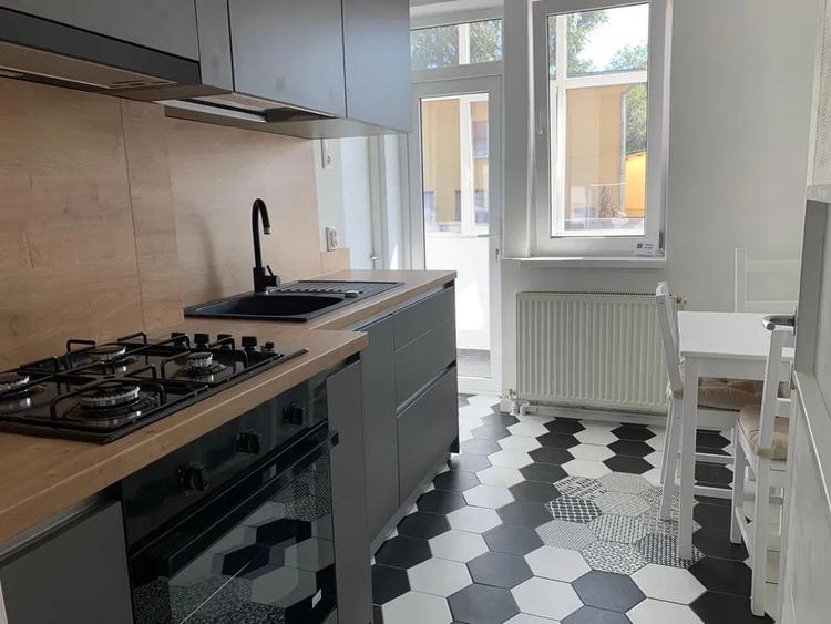 Apartament cu 2 camere decomandate, etaj 1, Central - Traian