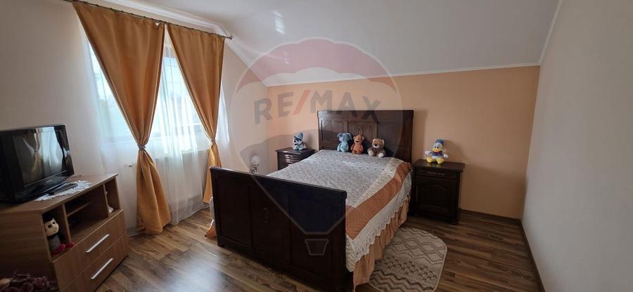 Casa 6 camere de vanzare Darza - Crevedia 260 mp utili 735 mp teren