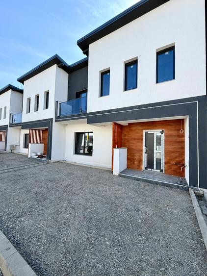 Apartament 4 camere 2 bai 93mp Parcare Capat Pacurari Valea Lupului