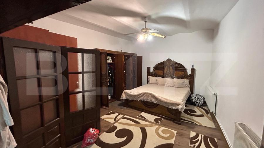 Proprietate de vanzare/inchiriere, 4 incaperi, 300 mp, în zona centrală