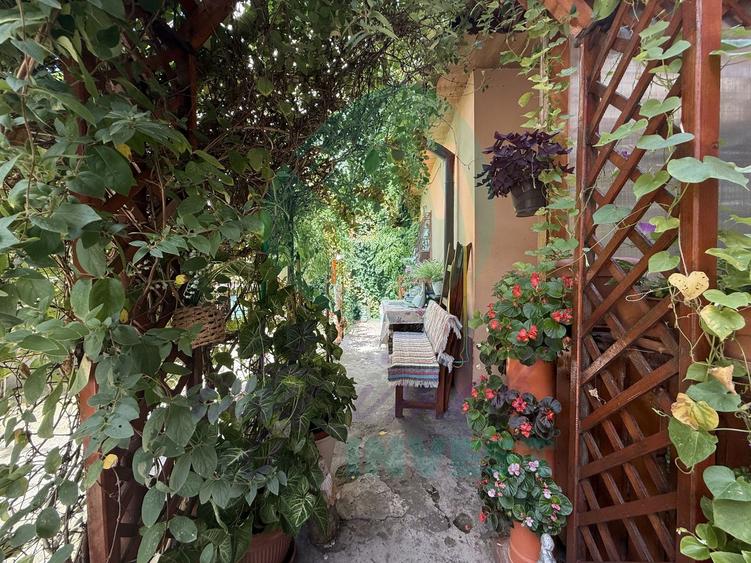 Casuta "bunicii" la 2 pasi de Calea Calarasilor