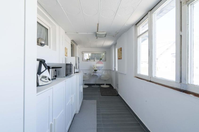 Proprietate industrialǎ 3 hale, teren 12.190 mp