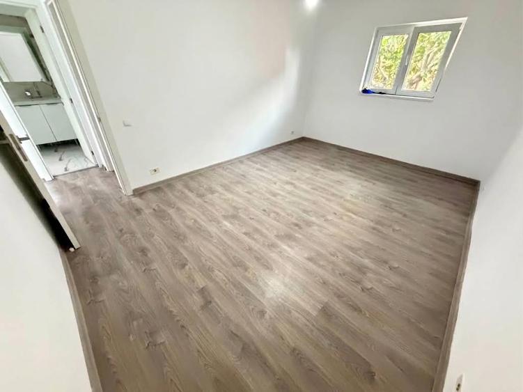 Casa P+1 la 1 km fata de metrou Aparatorii Patriei. 3 cam. Teren 148 mp