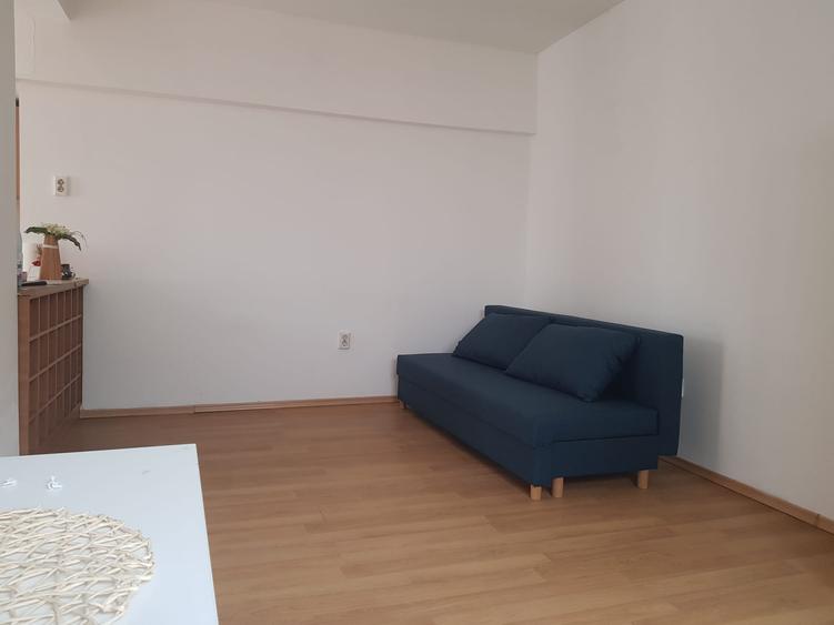 Vanzare garsoniera la curte, renovata, centrala proprie, 62.000 euro