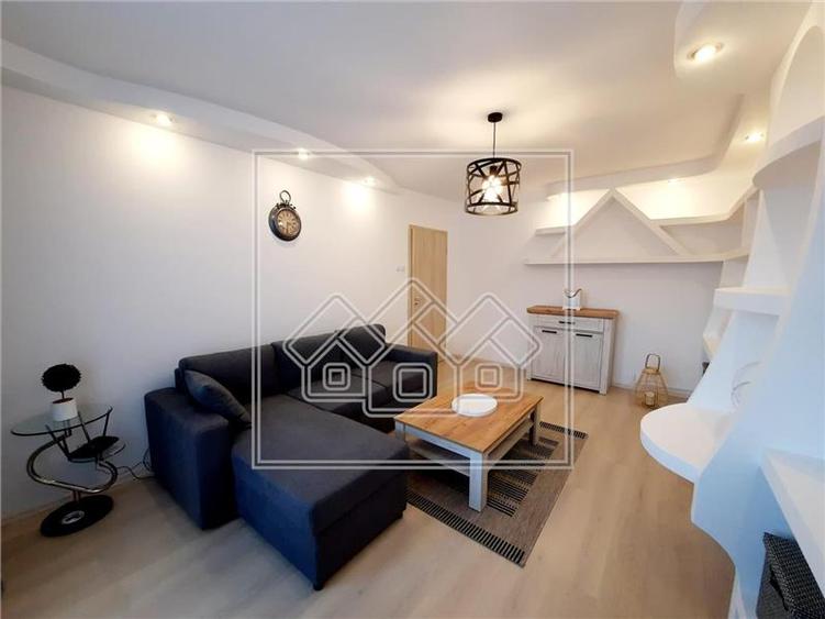 Apartament cu 3 camere, 2 bai, balcon, zona Strand