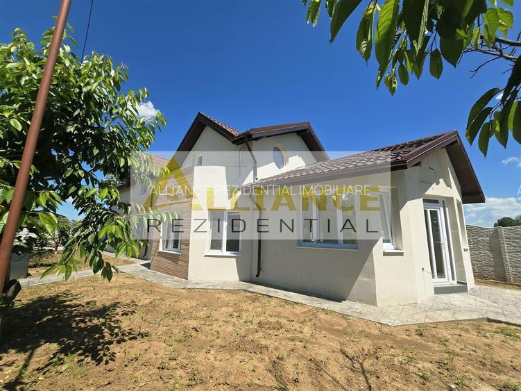 Casa individuala- 6 camere - 4 bai- 3 dressinguri-100m de autobuz - 5