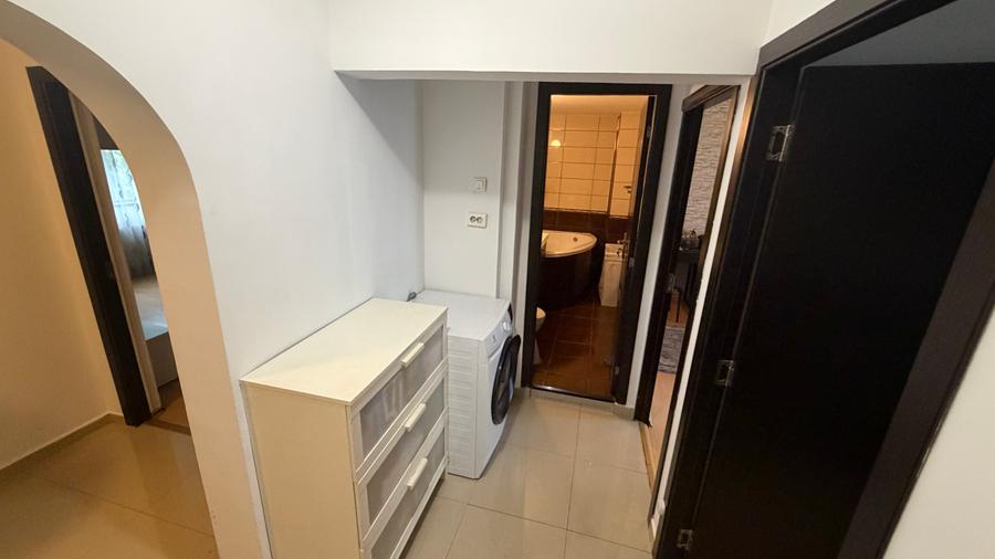 Vanzare apartament 3 camere decomandat, hol H, etaj 3,bloc reabilitat,Mall Vitan