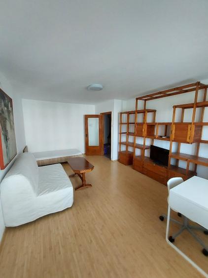 Garsoniera, zona Nerva Traian, 2000 RON sau 375 euro