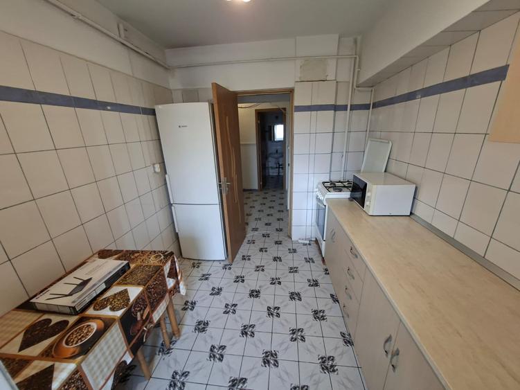 Apartament cu 2 camere decomandat, etajul 3/10, zona Independentei