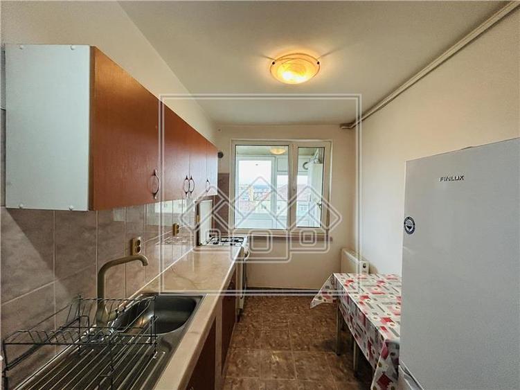 Apartament decomandat, 2 camere, balcon - M. Viteazu