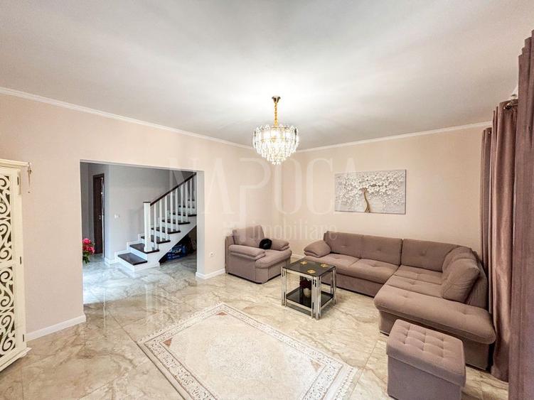 Casa 4 camere de vanzare in Floresti