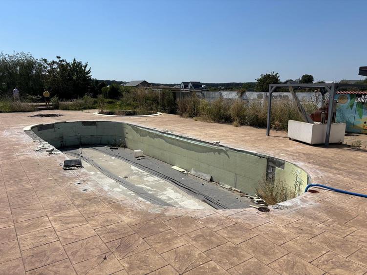 Spațiu Comercial Restaurant cu 5 piscine Ghermănești
