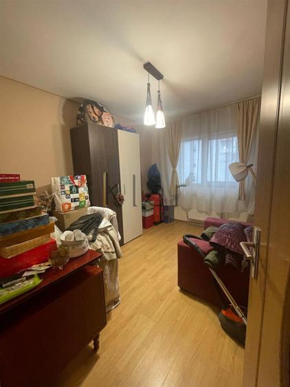 Apartament de vanzare 3 camere zona Intre Lacuri