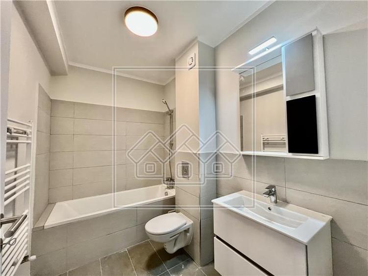 Penthouse cu 3 camere, 2 bai si balcon - la cheie