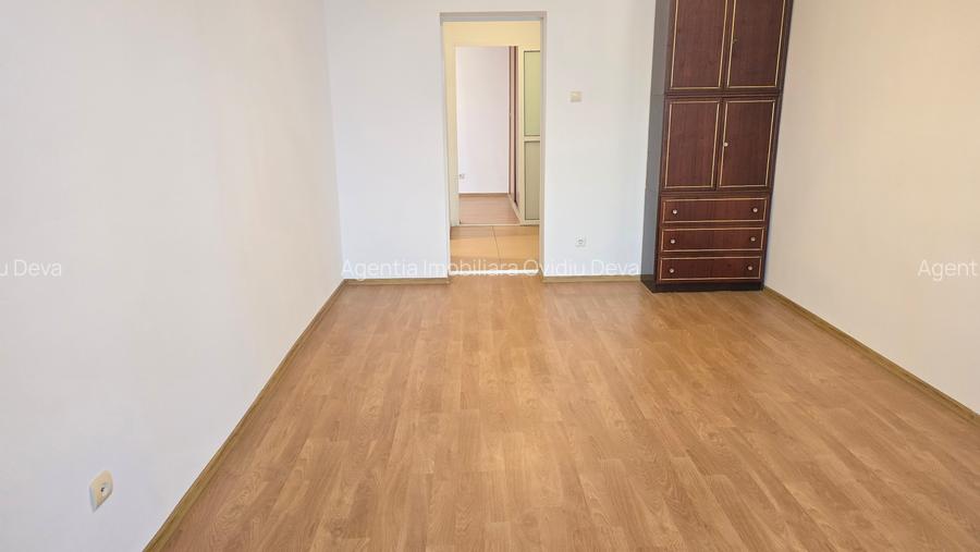 Vand apartament  3 camere cu intrari separate in Deva, zona Titu Maiorescu, - 2